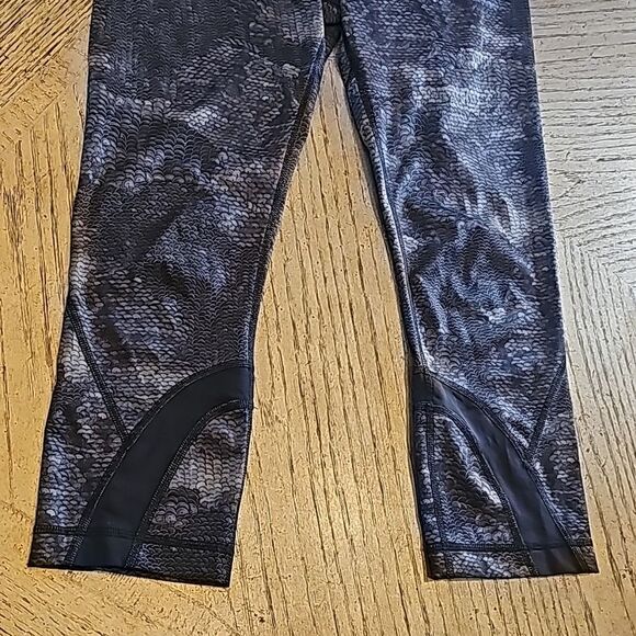 Lululemon size 6 sequin cropped legging - Picture 4 of 11